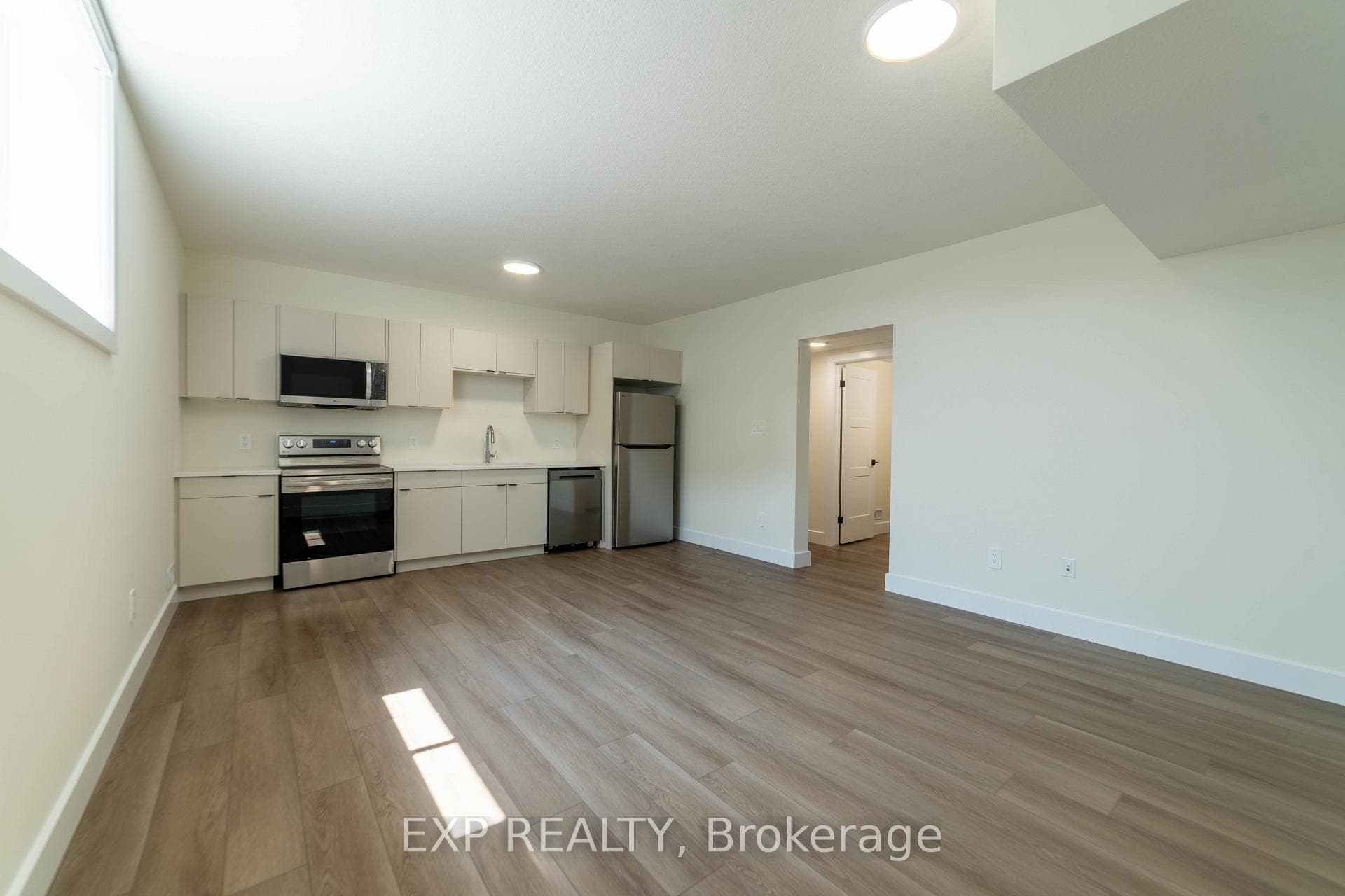 266 Hesselman Crescent Unit Basement photo 10