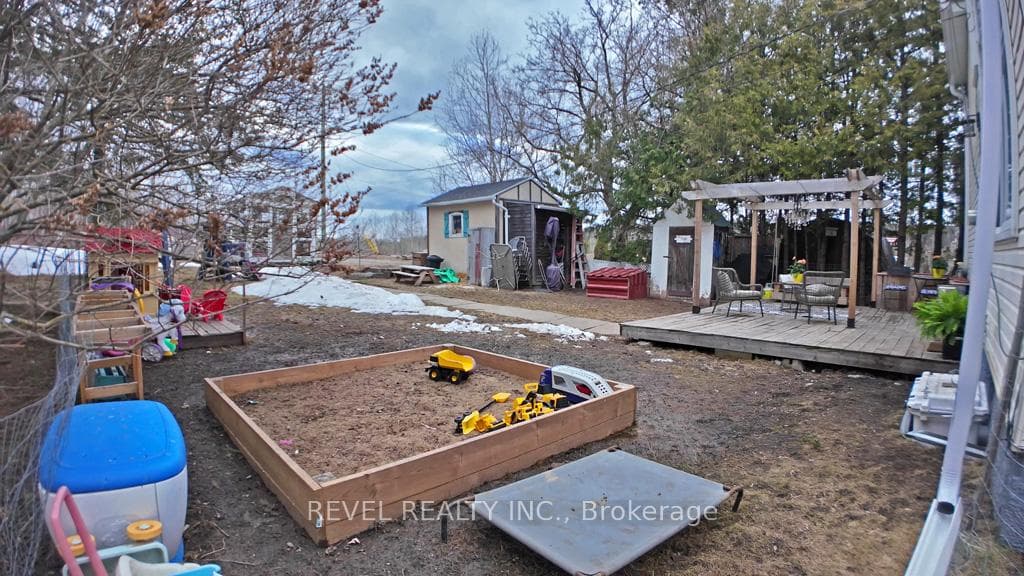 106 Devonshire Avenue photo 43