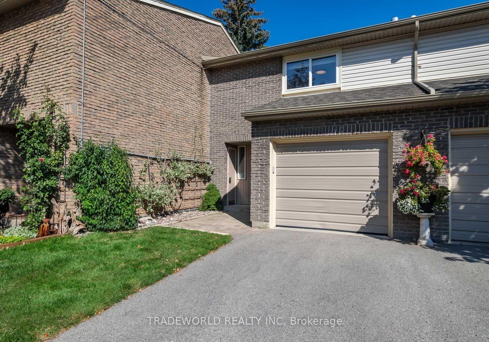 60 Camelot Way photo 2