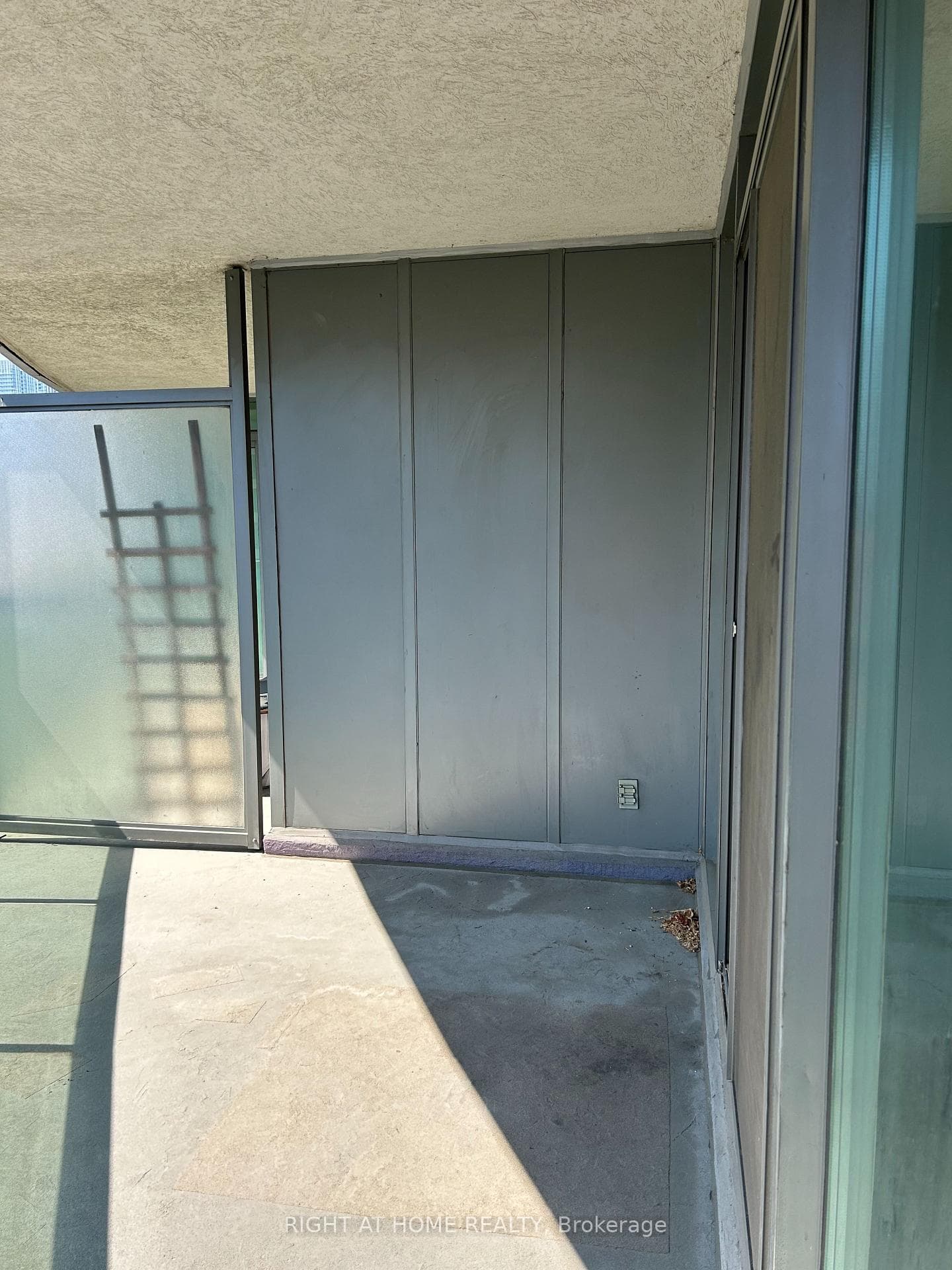 30 Grand Trunk Crescent Unit 1515 photo 13
