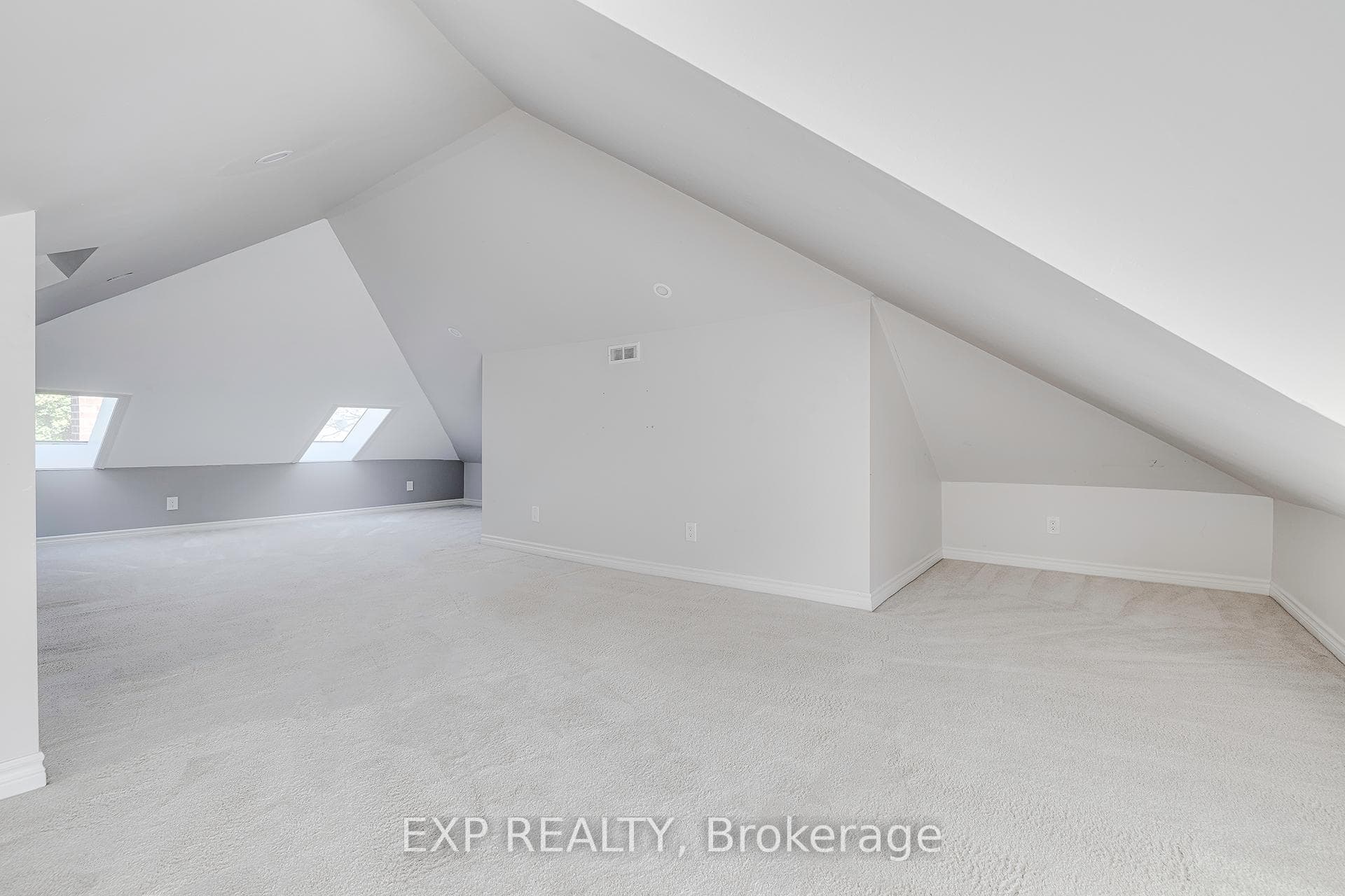 116 Wellington Street photo 23