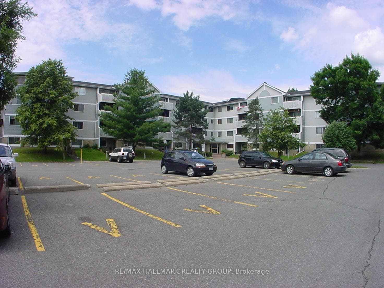 214 Viewmount Woods