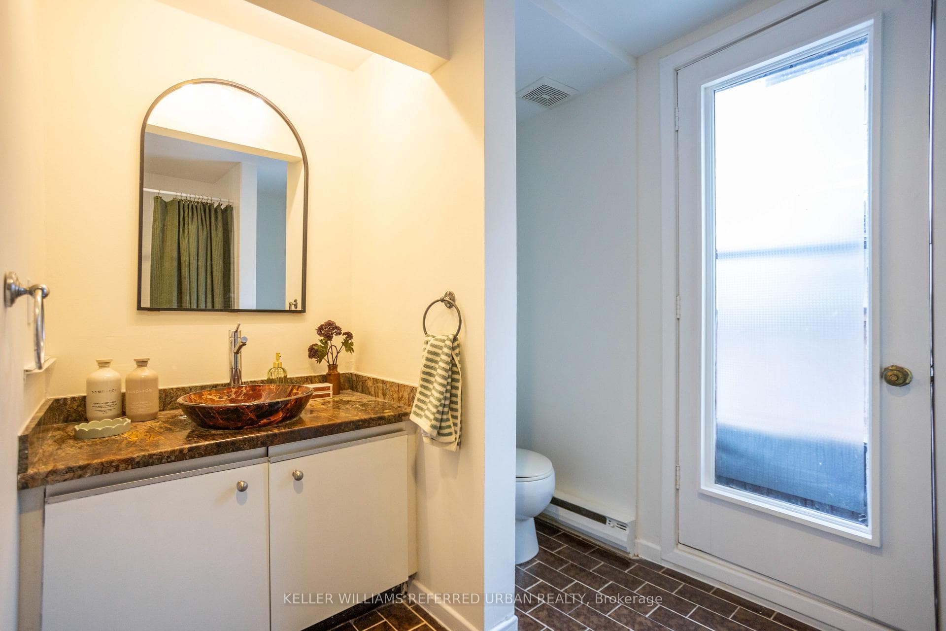 2366 Queen Street Unit 6 photo 20