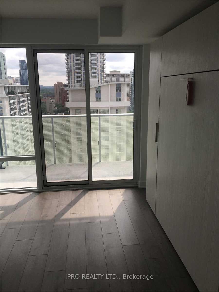 501 Yonge Street Unit 1506 photo 6