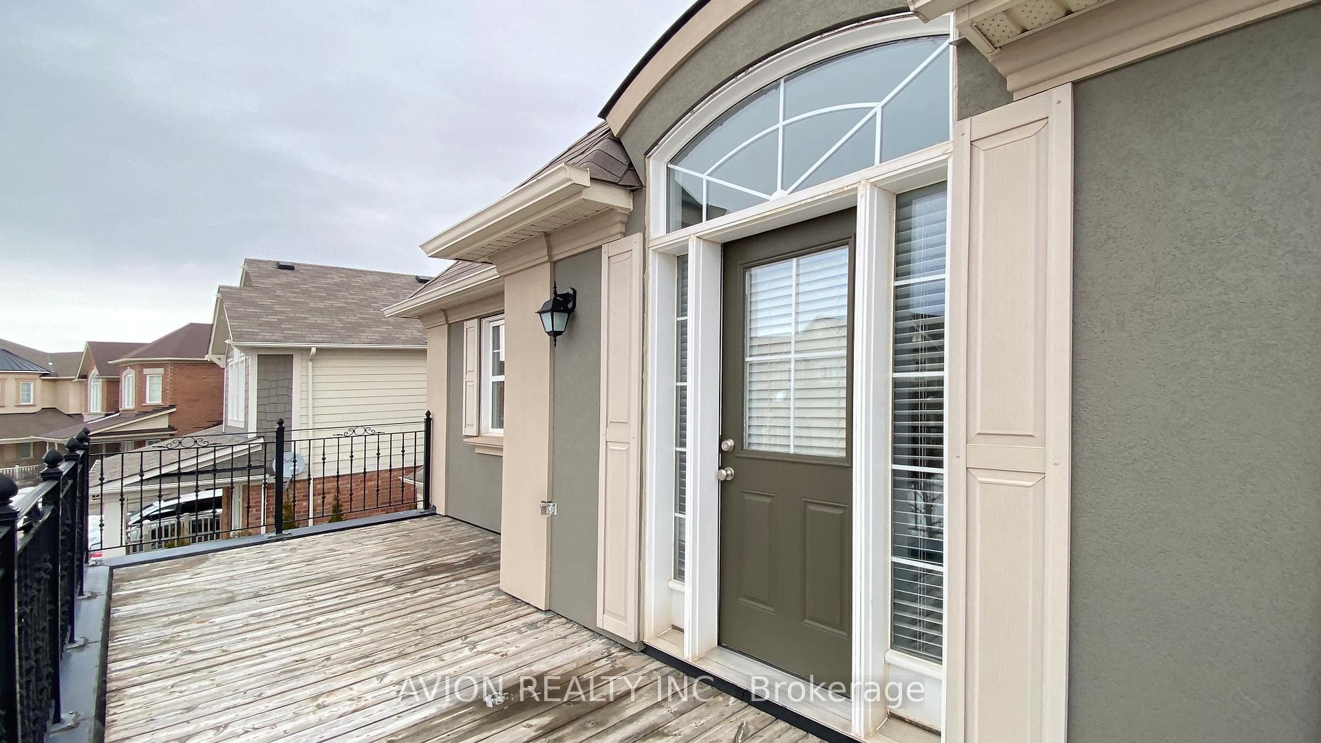 463 Wettlaufer Terrace photo 31