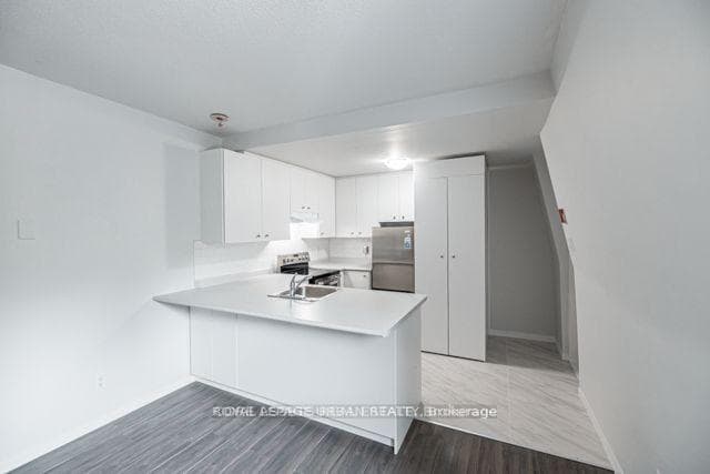 72 Wellesley Street Unit 202 photo 4