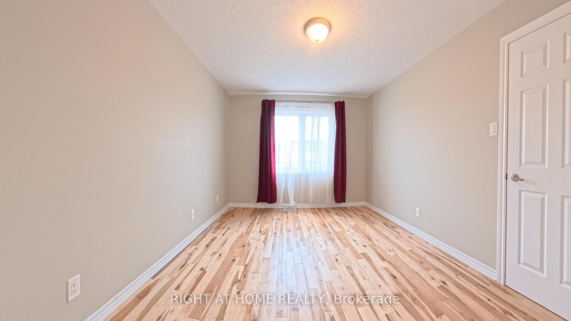 566 Dundonald Drive photo 18