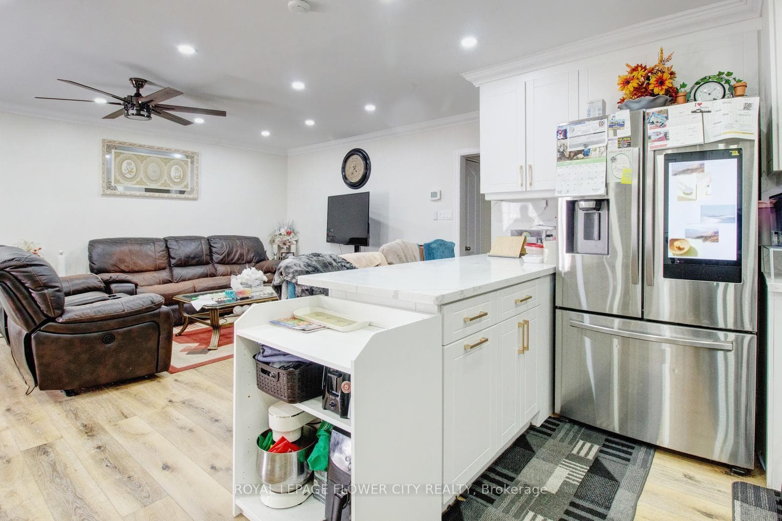 823 Queensdale Avenue photo 6