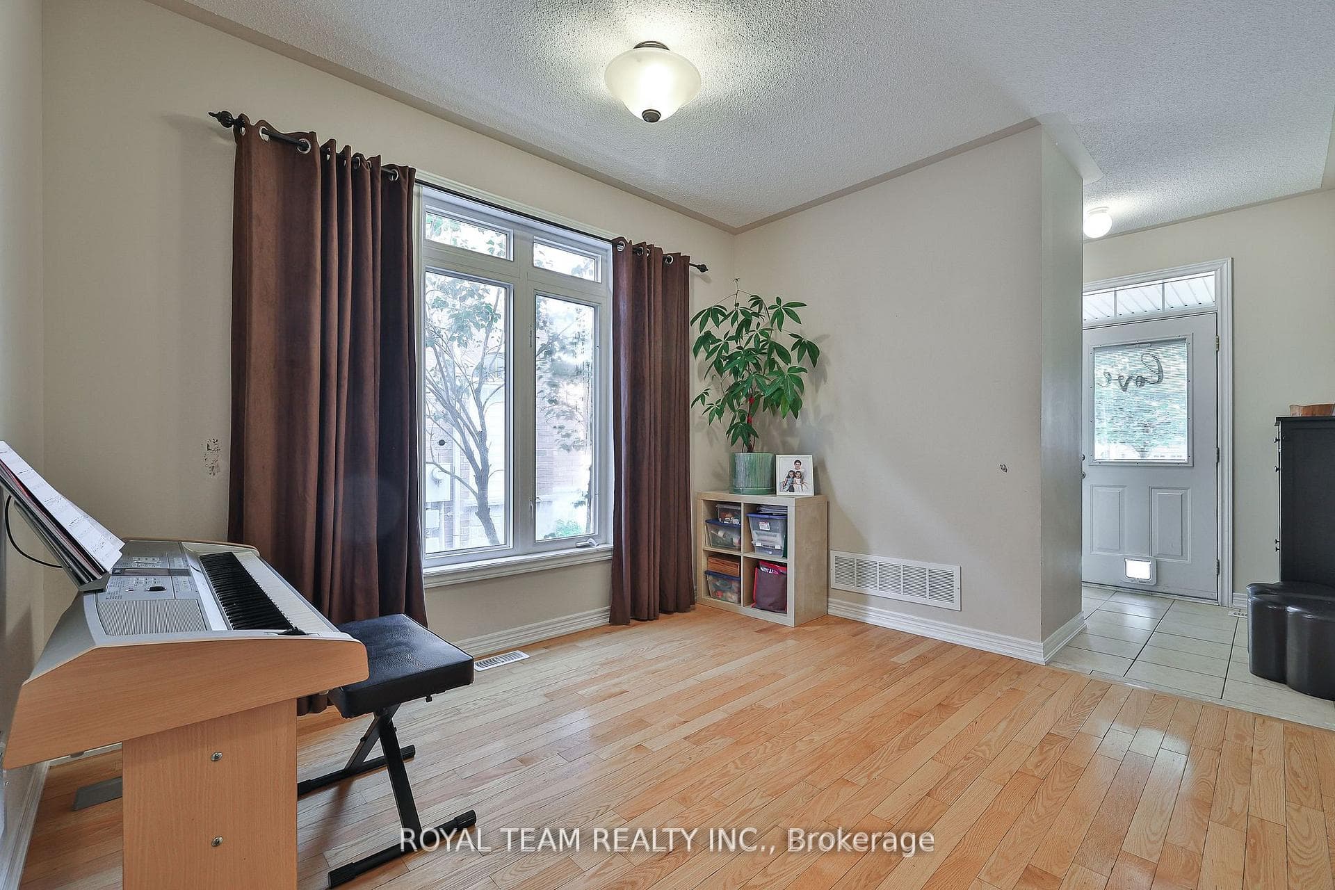 76 Degas Drive photo 3