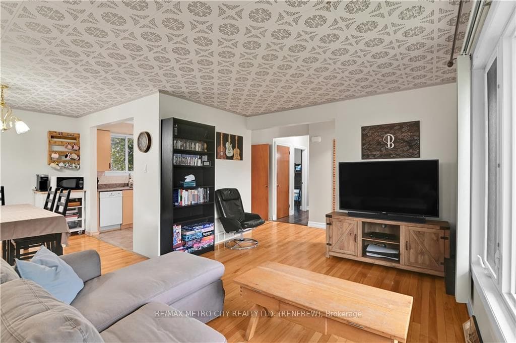 46 GRAHAM Avenue photo 7