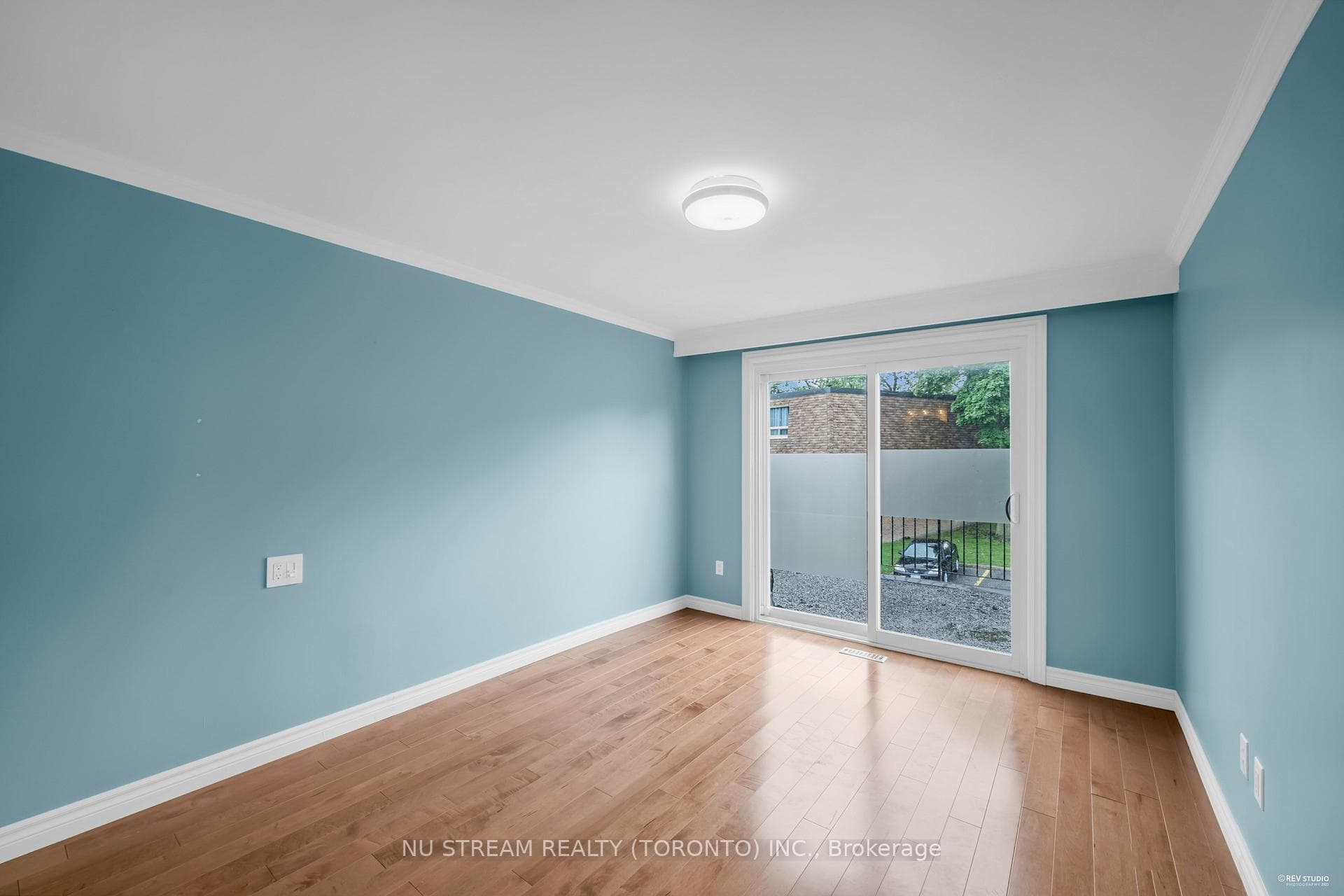 207 Huntingdale Boulevard photo 11