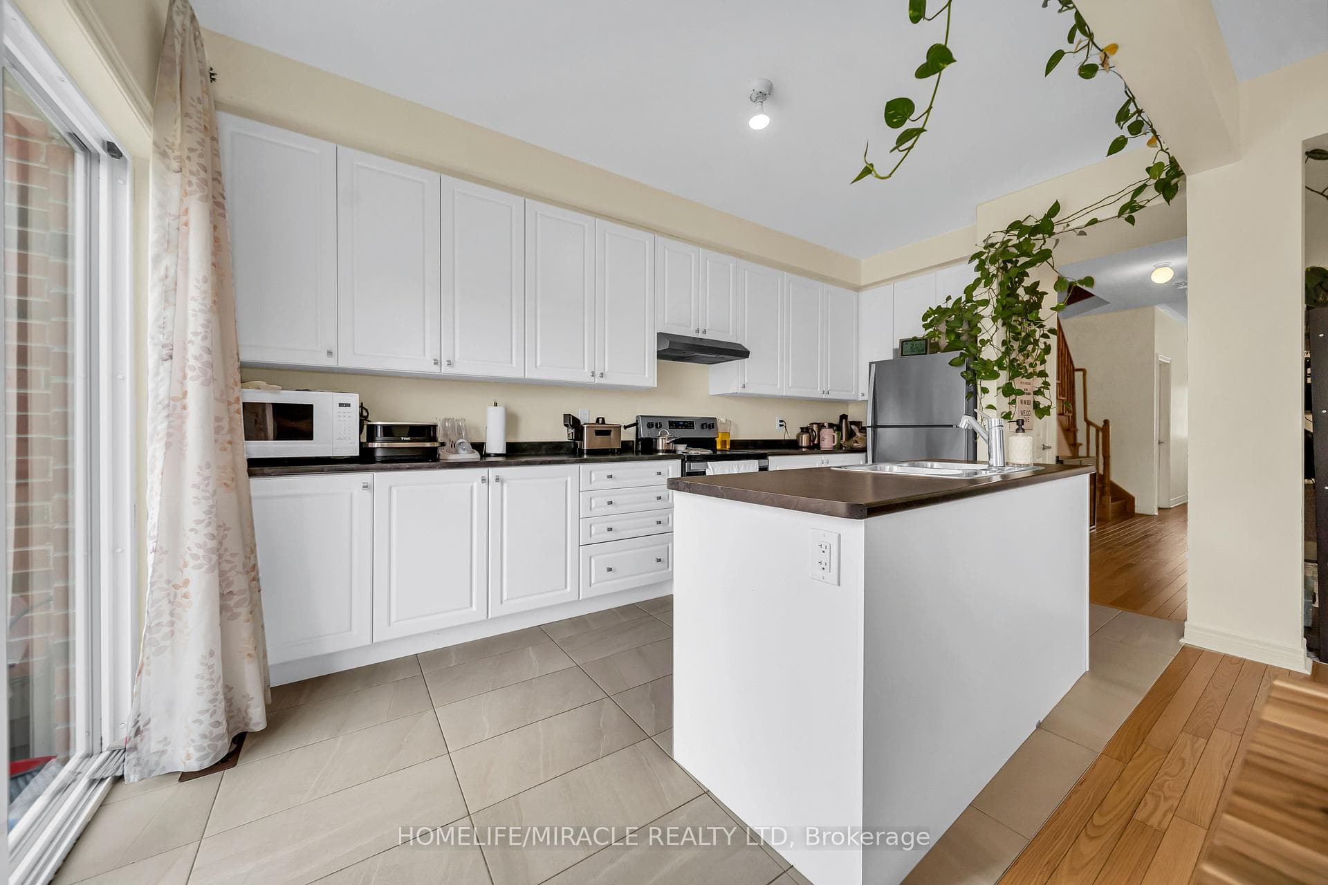 1195 Kettering Drive photo 8