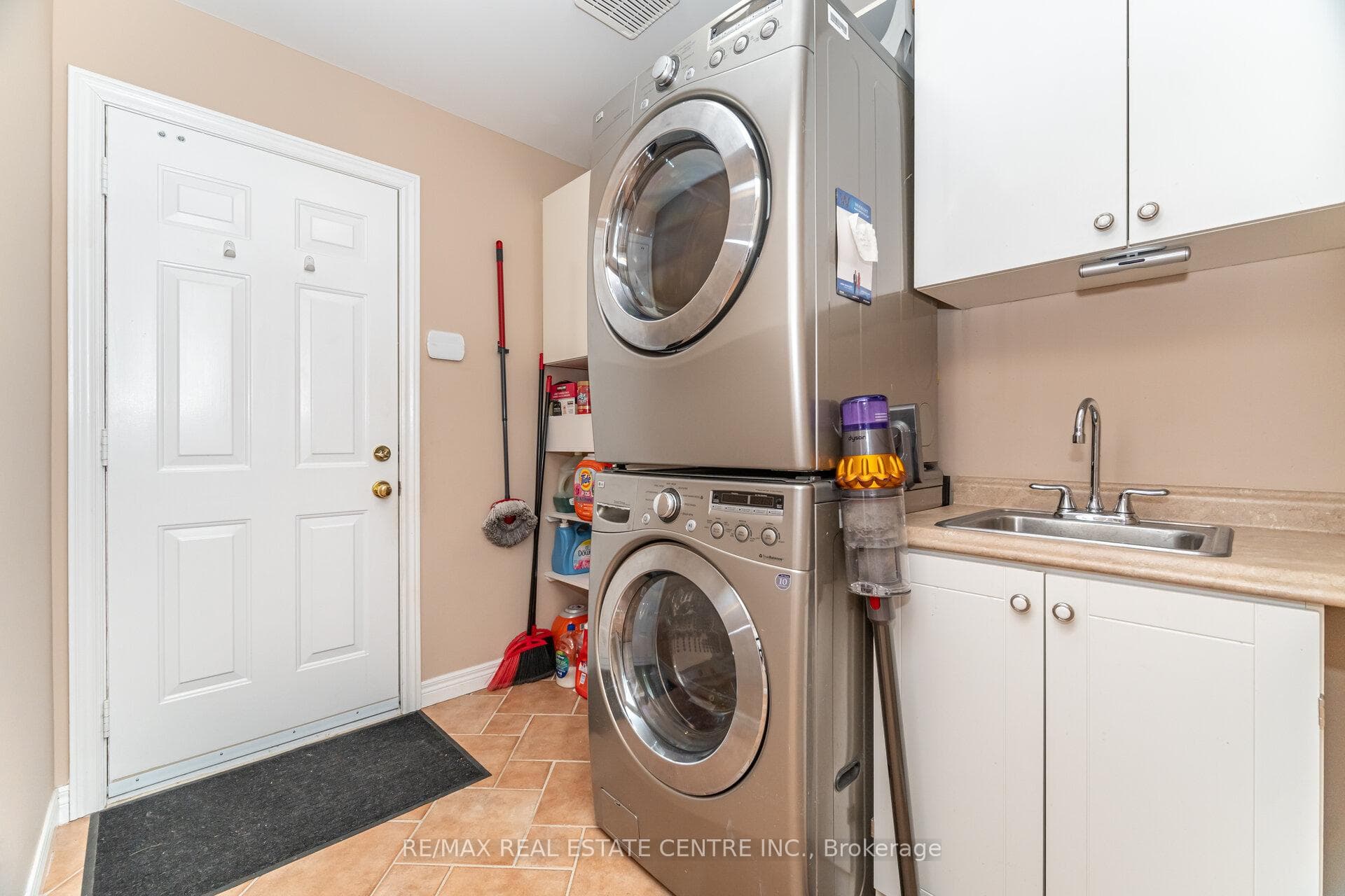 327 Cavendish Drive photo 26