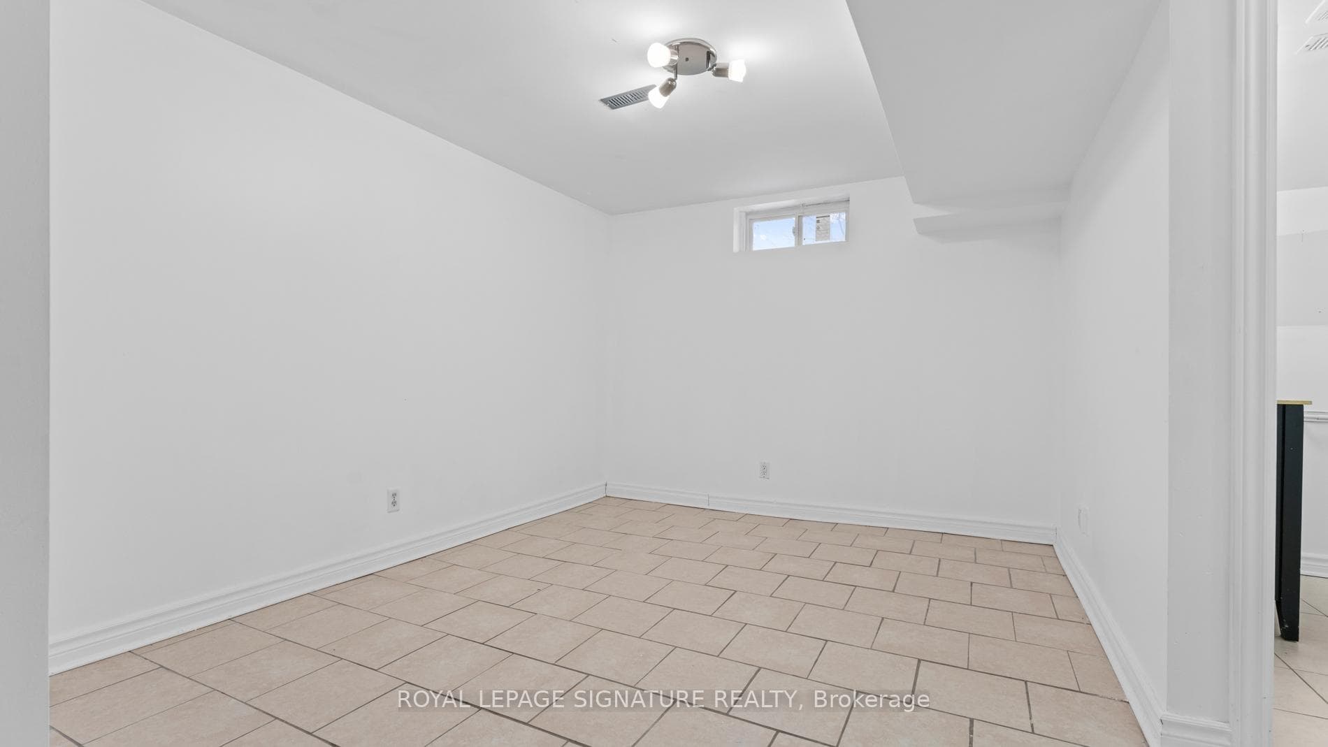 18 Charlton Crescent photo 42