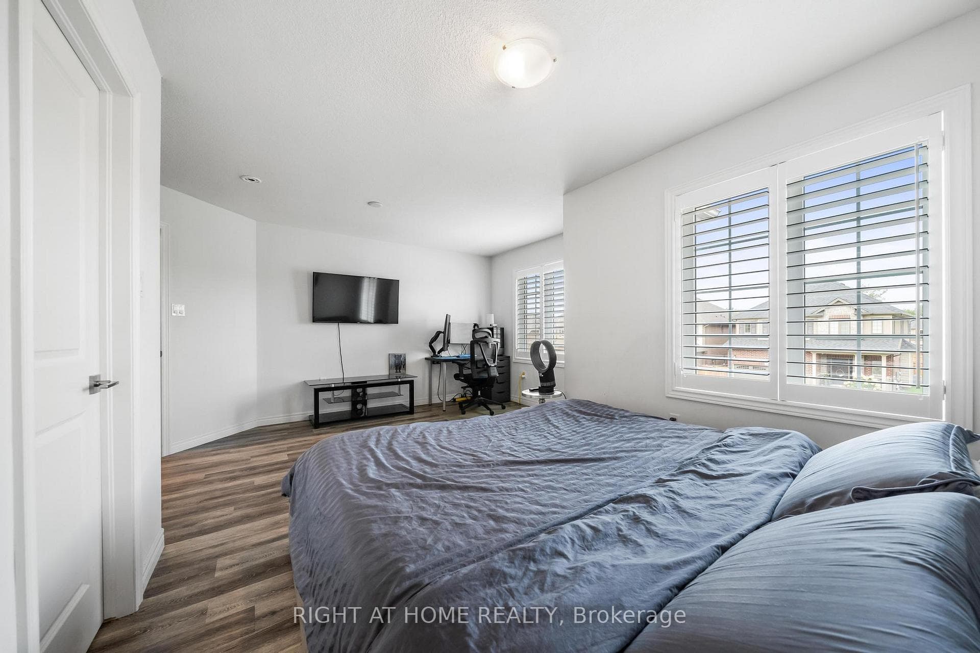 137 Dennis Drive photo 29