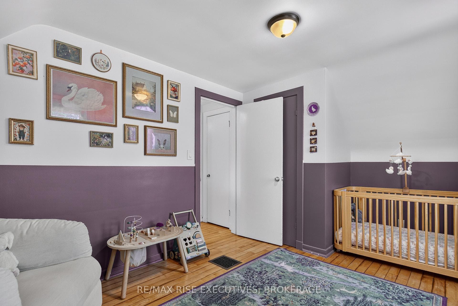 807 Brock Street photo 30