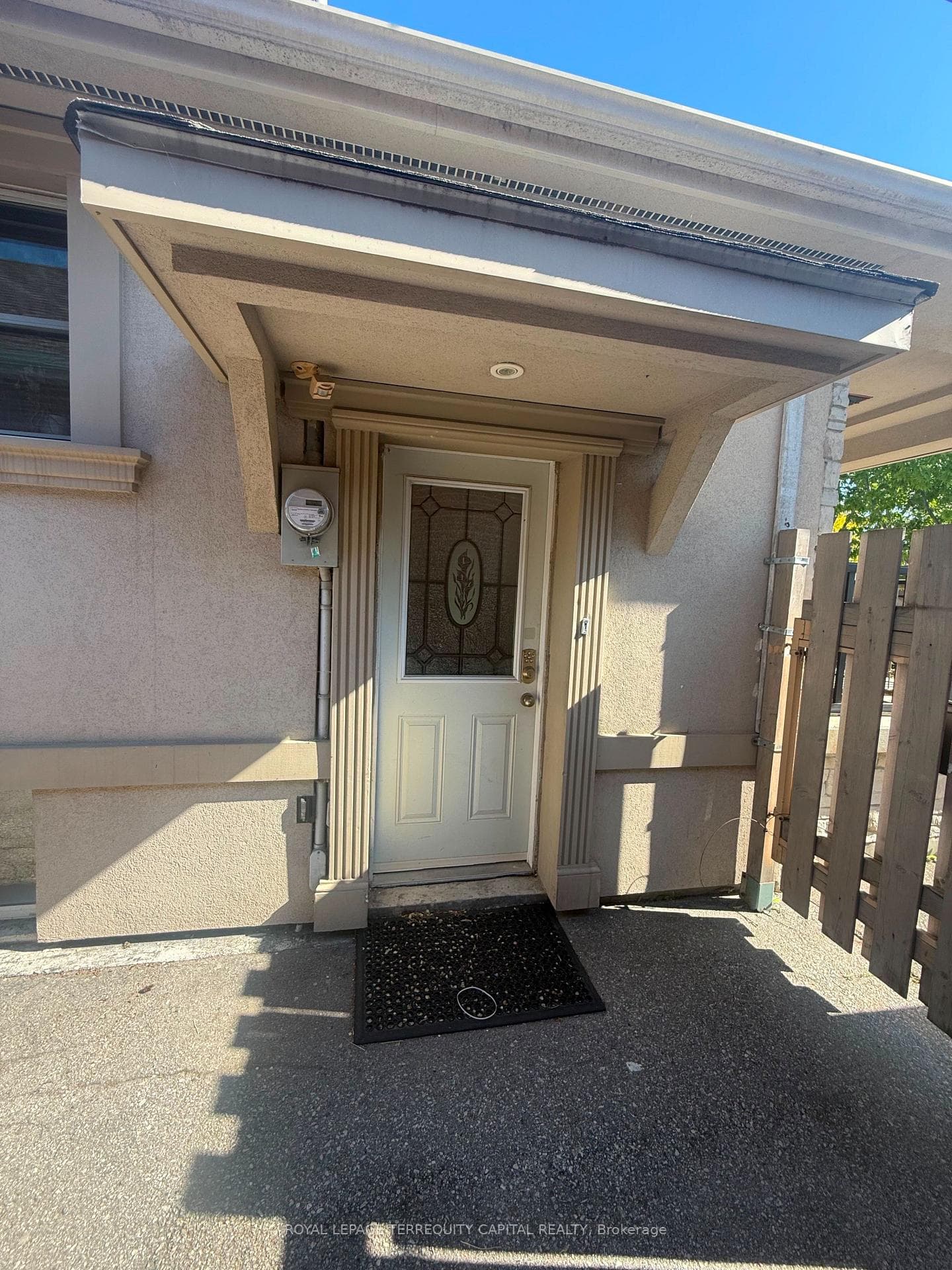29 Glamis Avenue Unit Lower photo 2