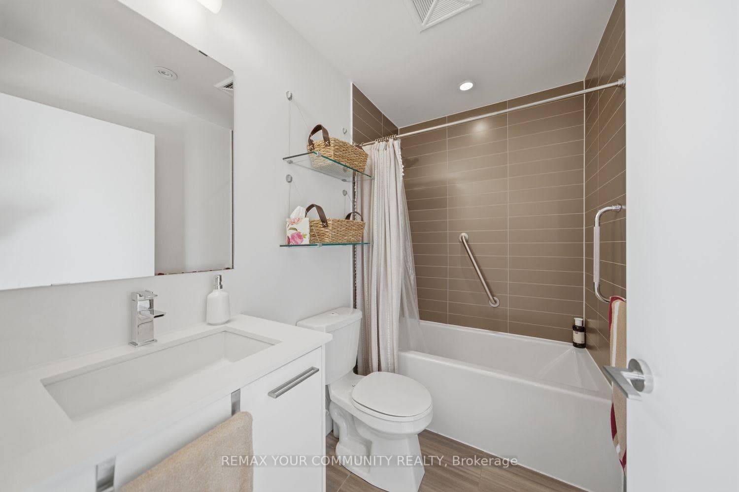 90 Trinity Street Unit 309 photo 33