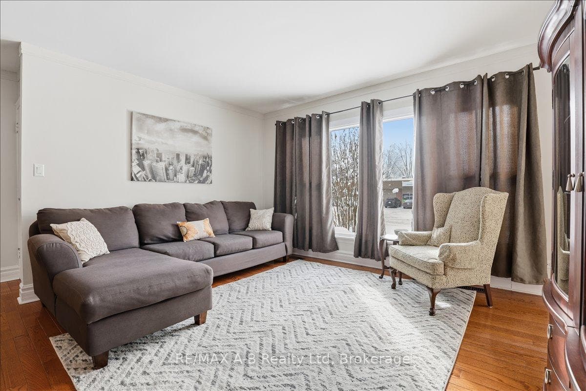 296 Huron Street photo 6