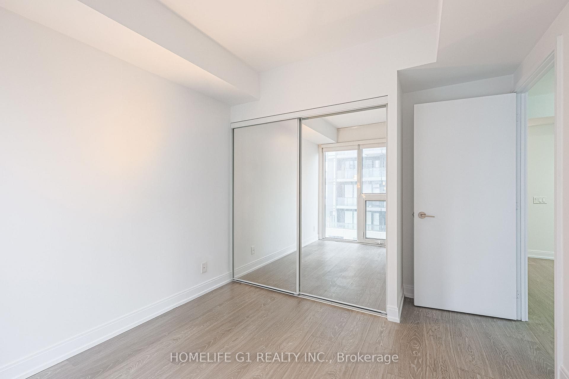 181 Dundas Street Unit 1001 photo 5