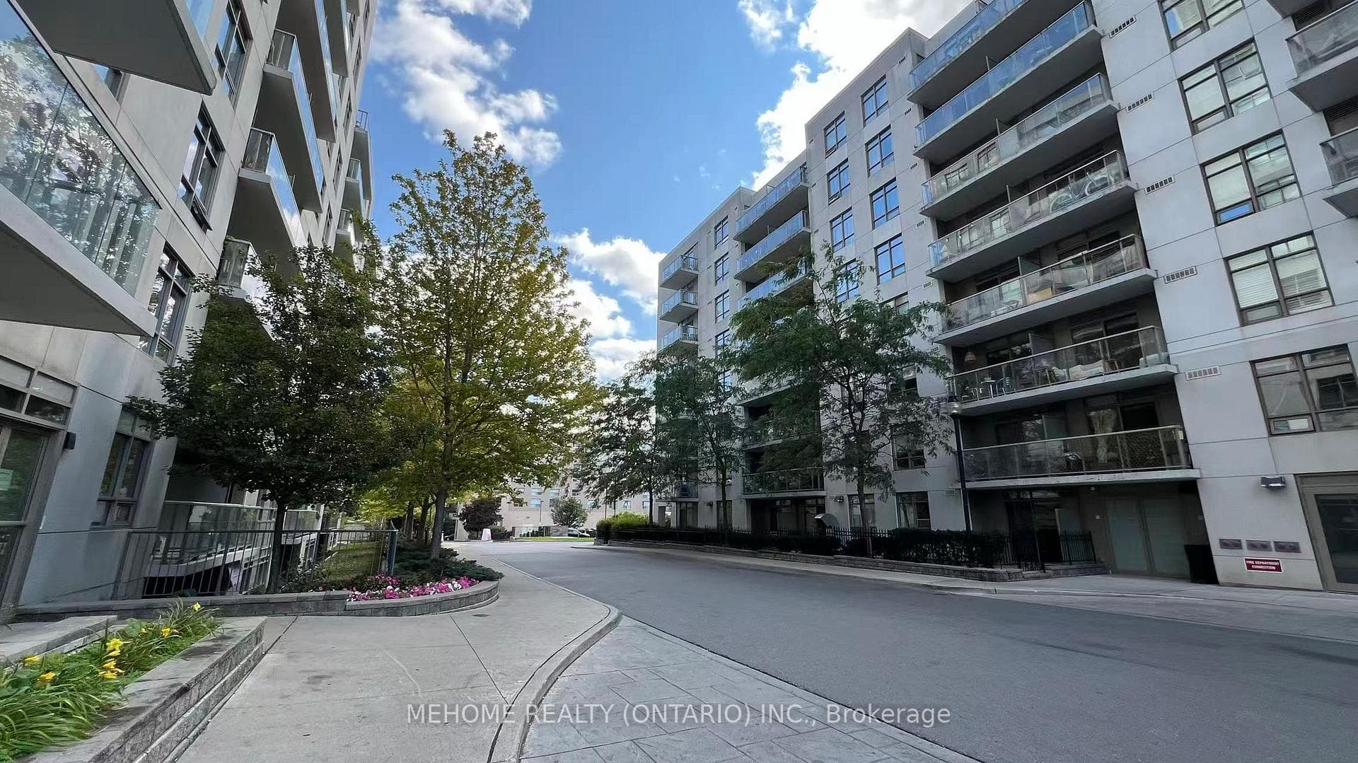 816 Lansdowne Avenue Unit 1111 photo 2