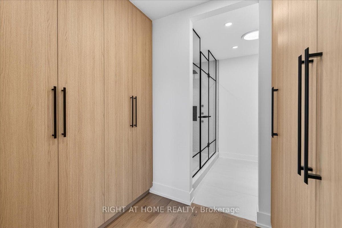 15B ROSEMEADE Avenue photo 25