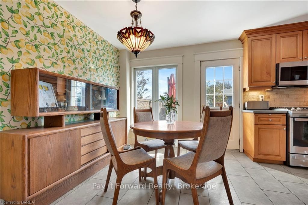 25 Wells Avenue photo 10