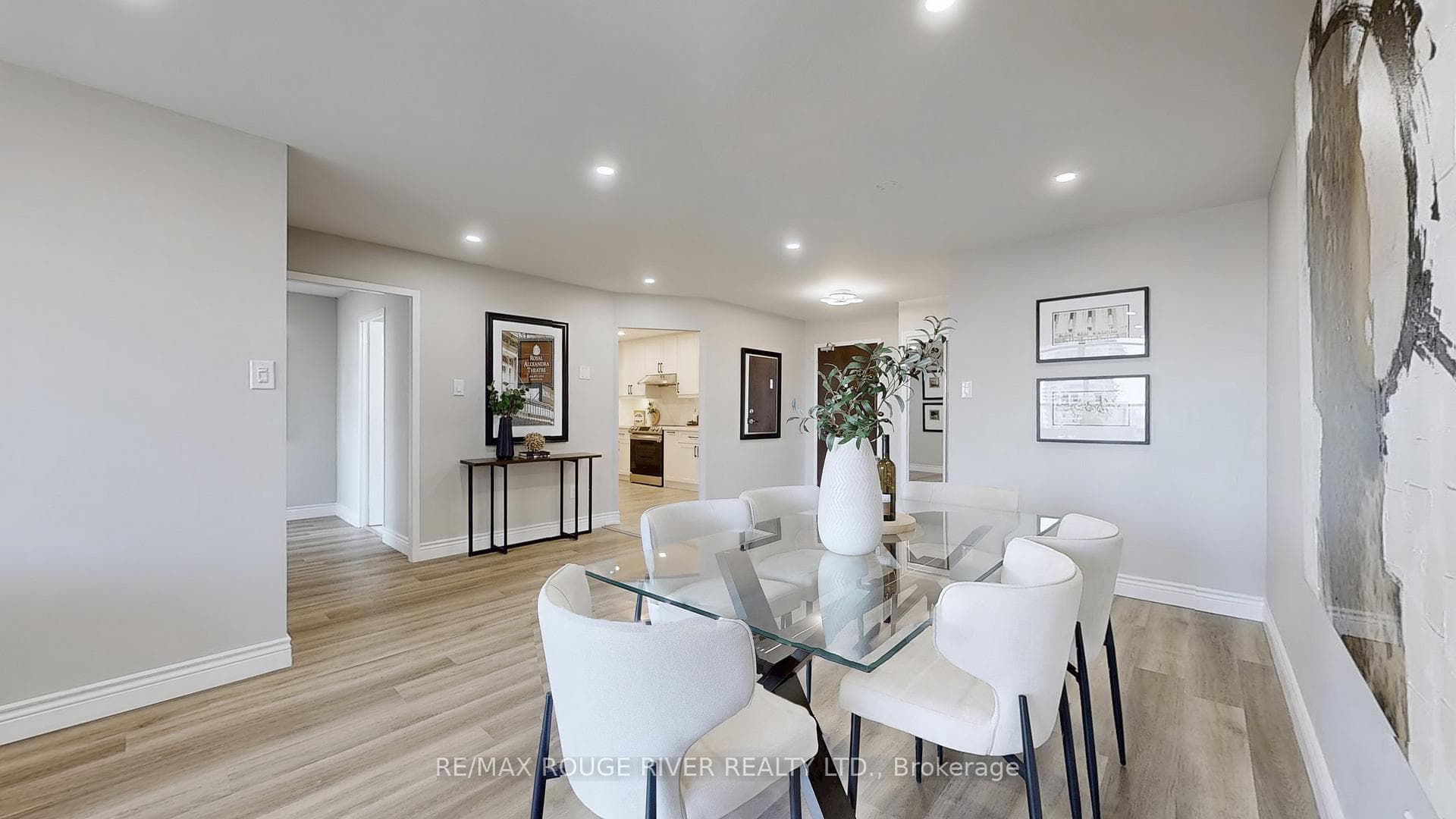 33 Elmhurst Avenue Unit 2407 photo 18