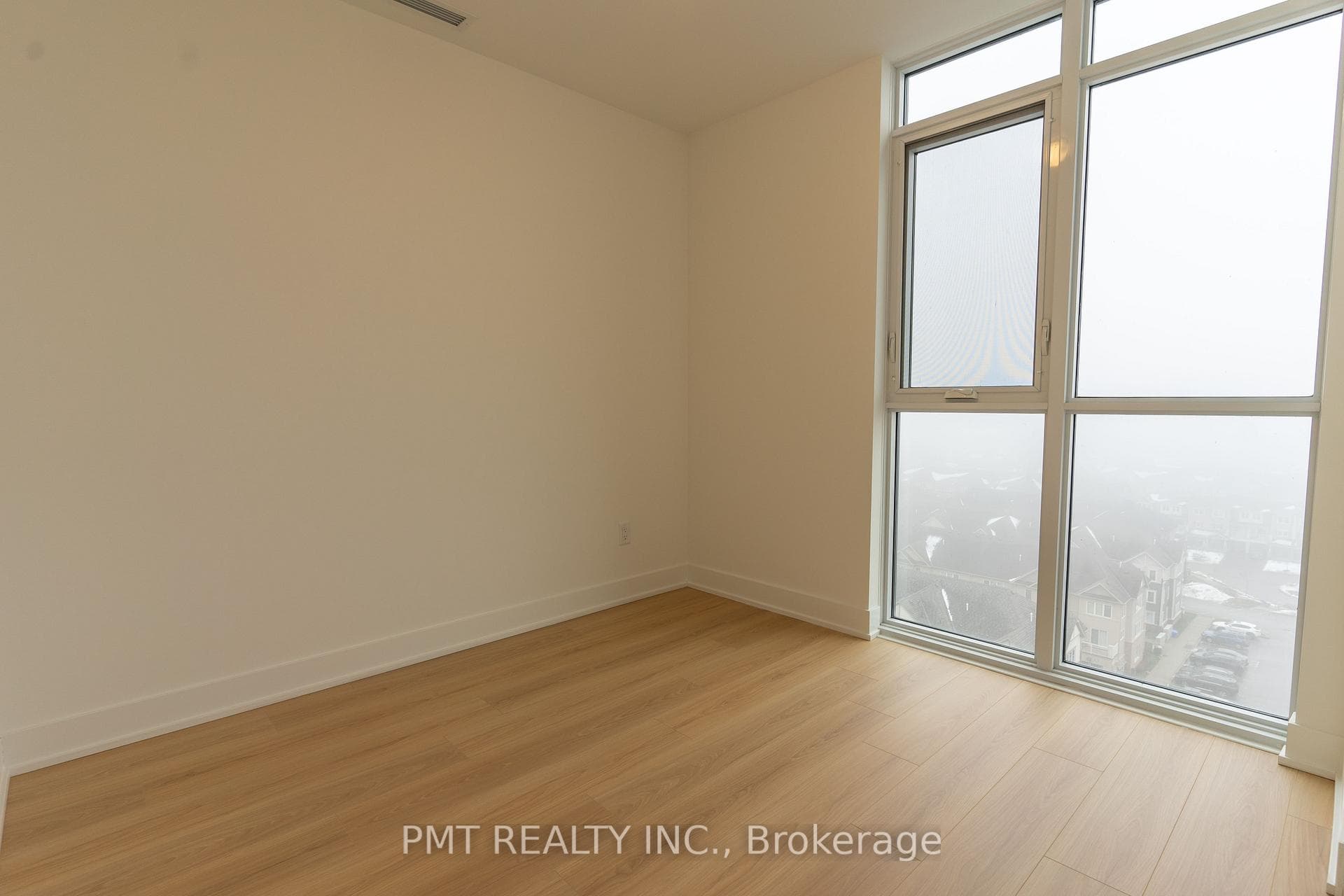 2545 Simcoe Street Unit 906 photo 15