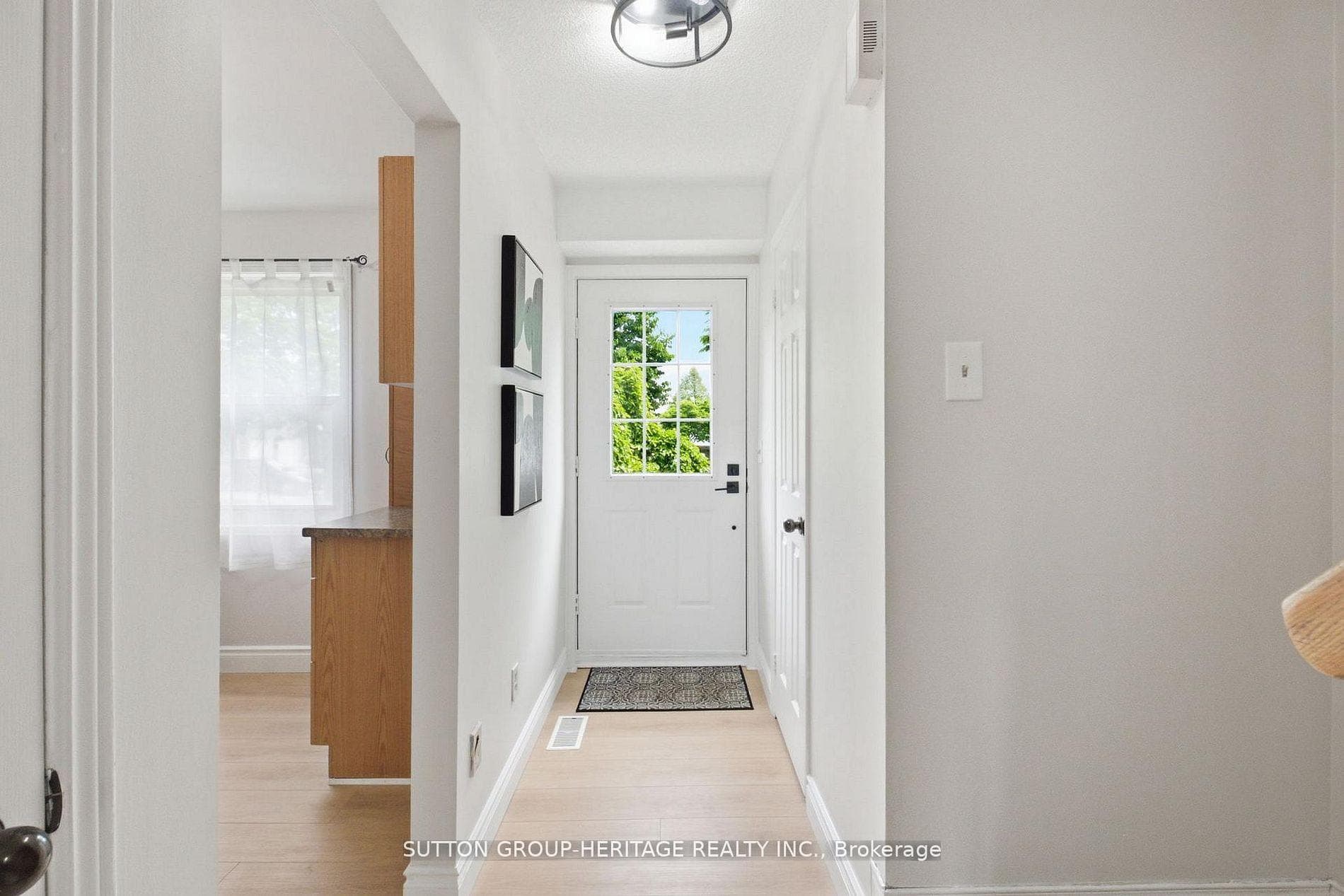1413 Beaverbrook Court photo 3