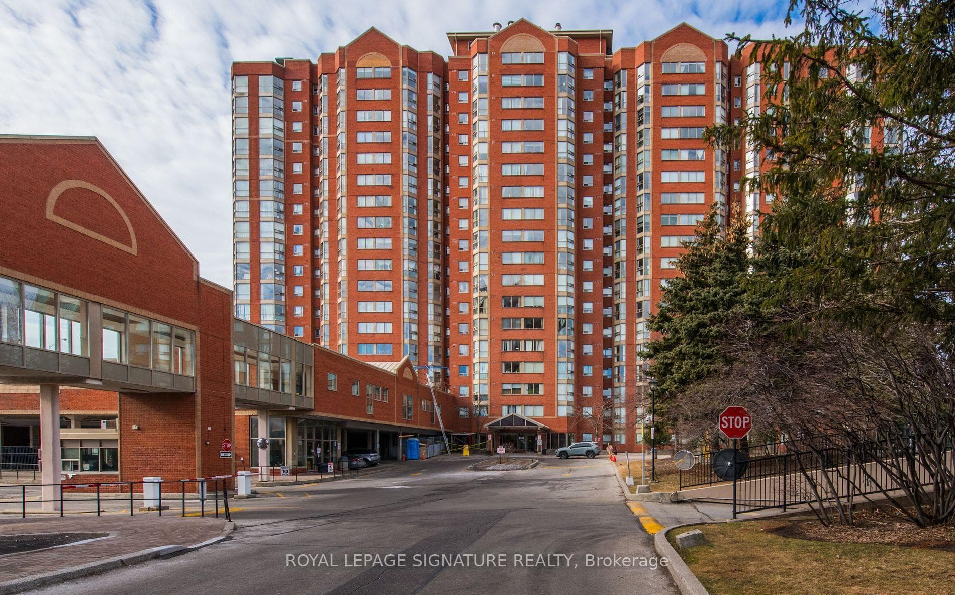 2460 Eglinton Avenue Unit 709 photo 1
