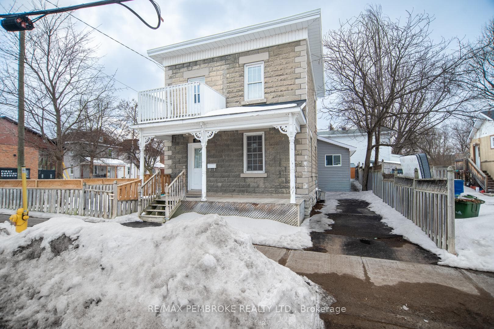 320 Moffat Street photo 35