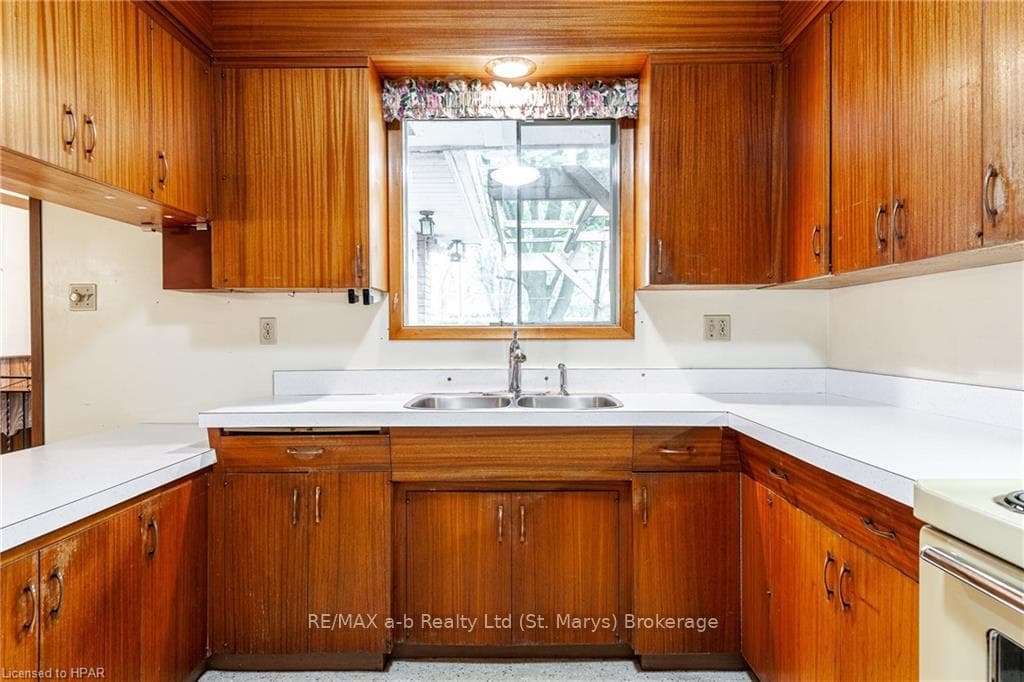 500 ELGIN Street photo 11