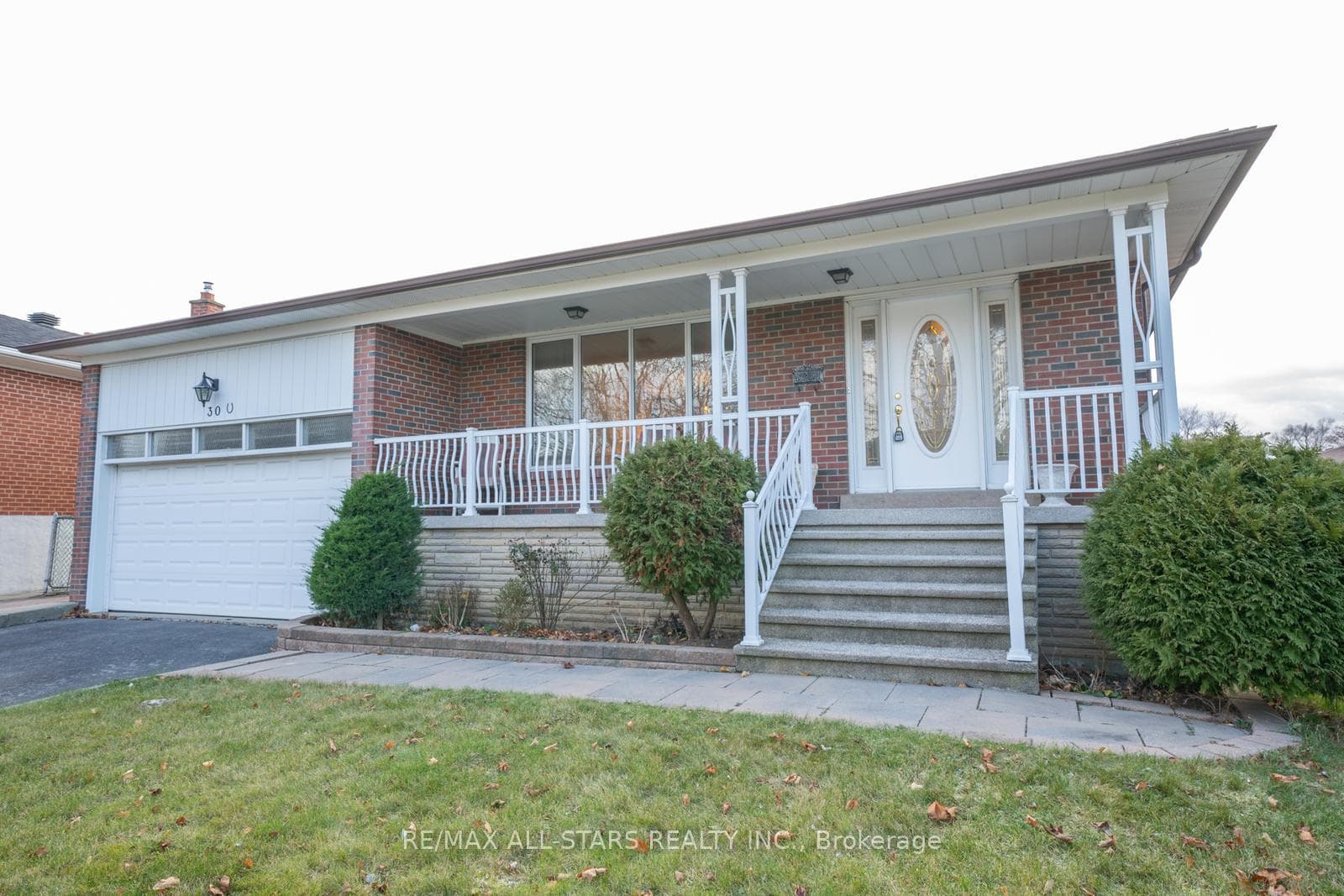 30 Orangewood Crescent photo 2