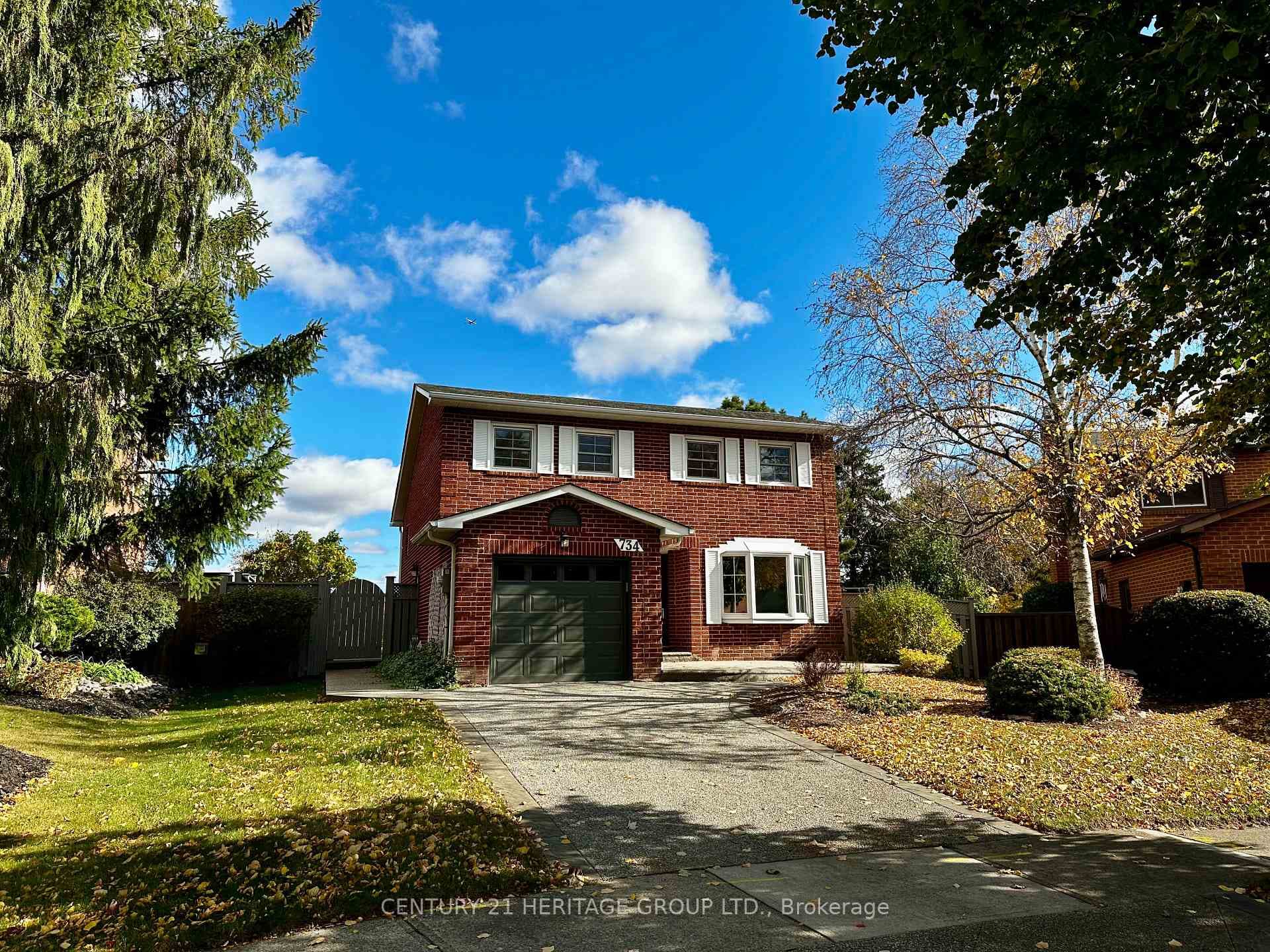 734 Robertson Crescent photo 1