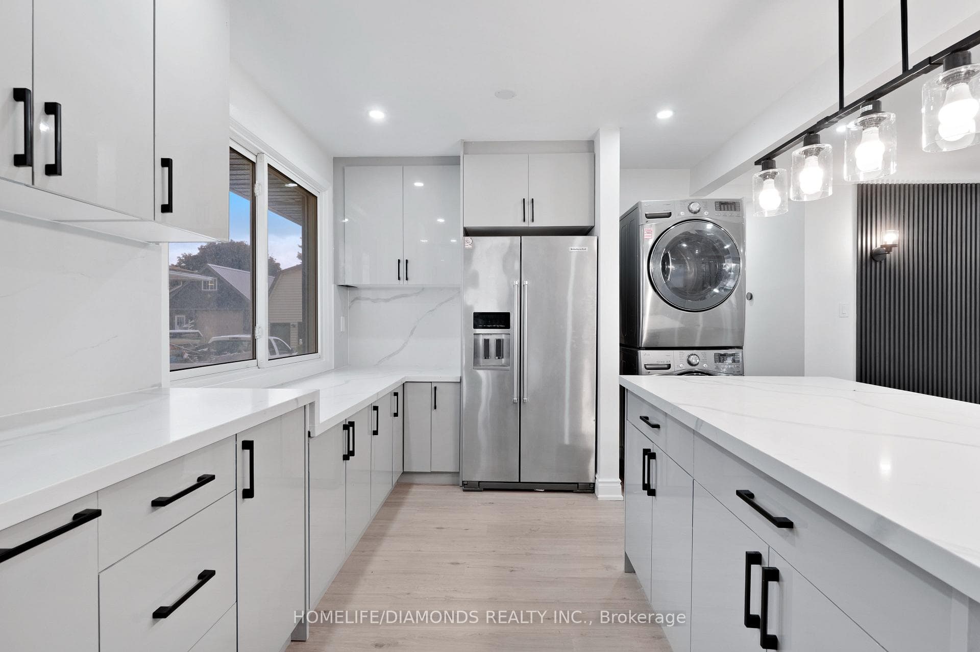 210 MACKAN Street photo 12