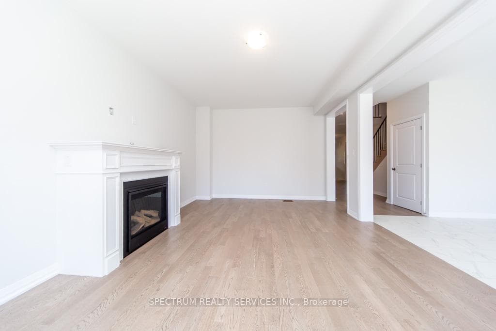 1389 Stovell Crescent photo 22