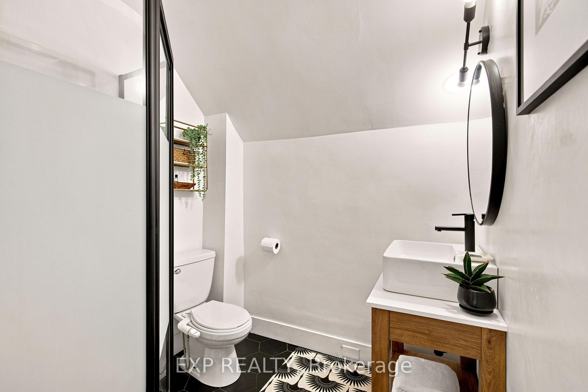 136 Falstaff Street photo 34
