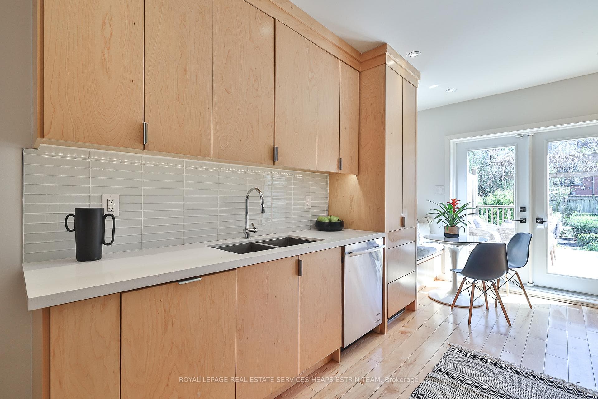 171 Howland Avenue photo 9
