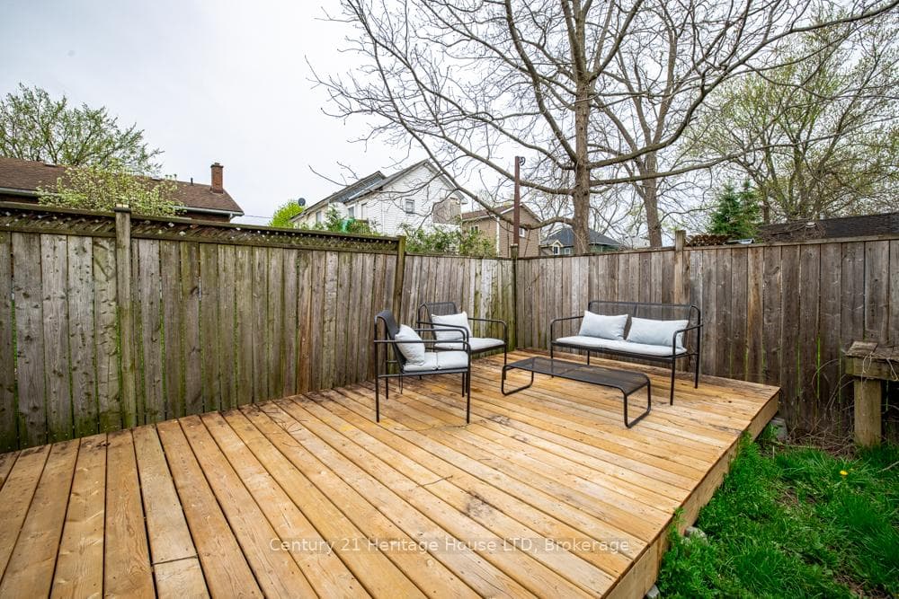 Backyard 2nd Area Wood Deck/Pati