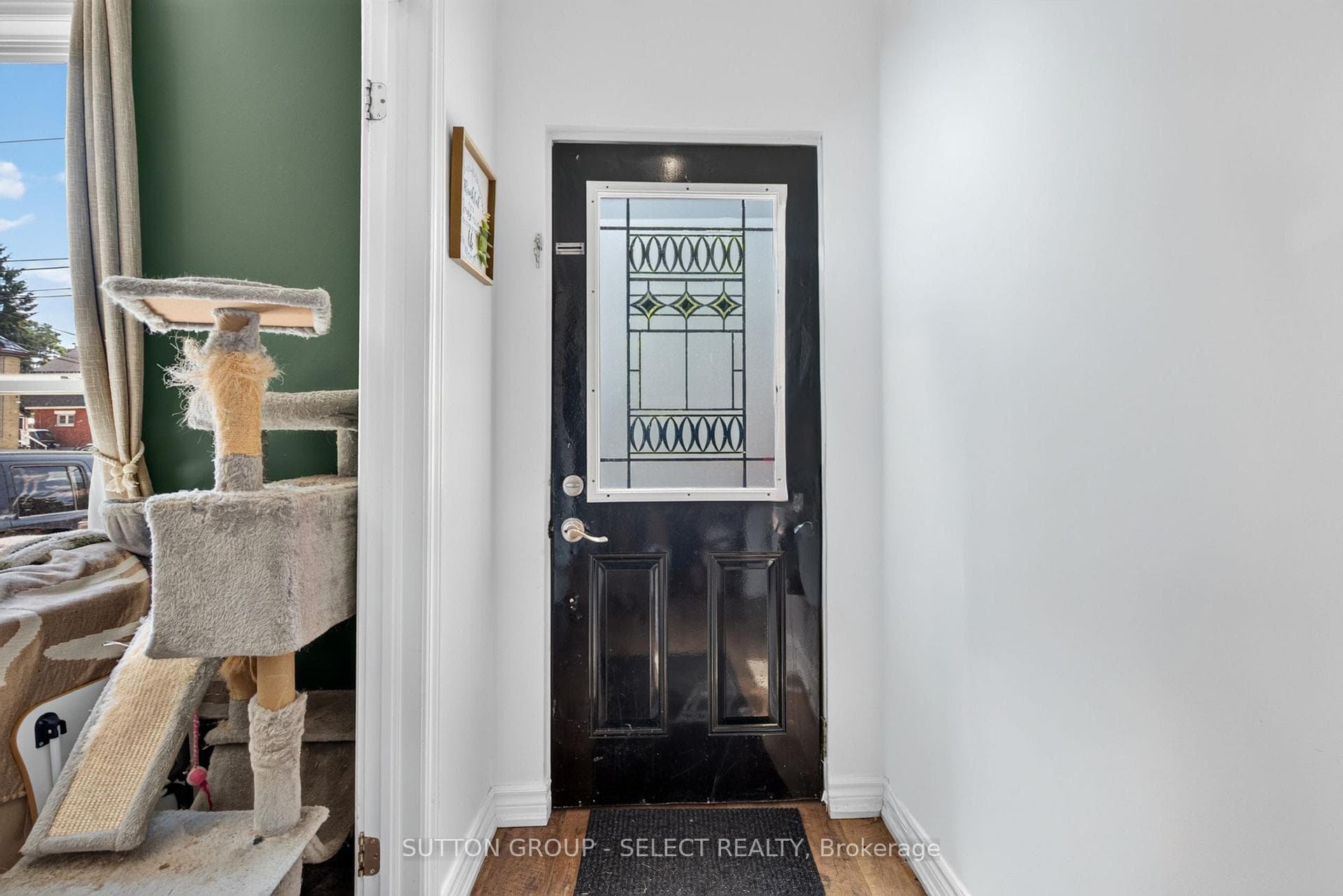 174 Clarence Street photo 4