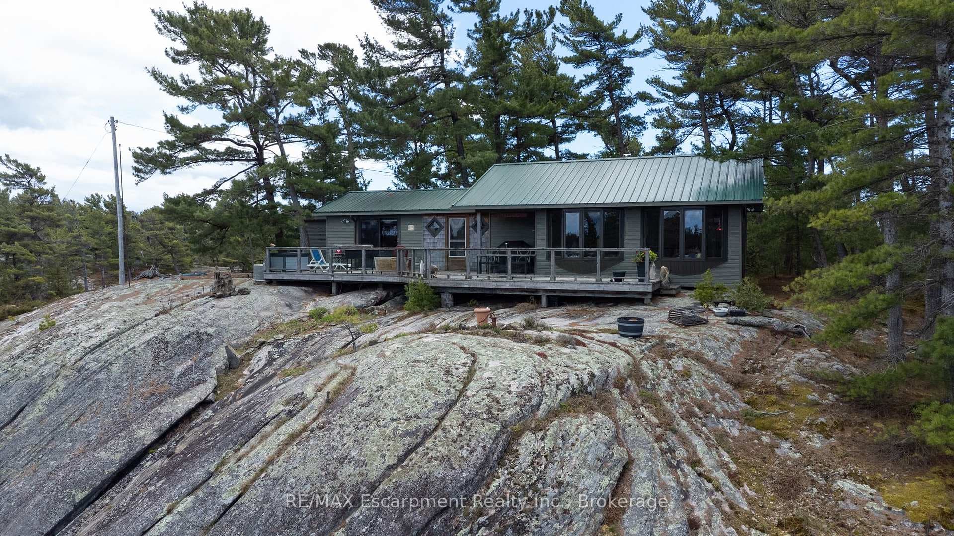 1 A764 Island Island photo 2