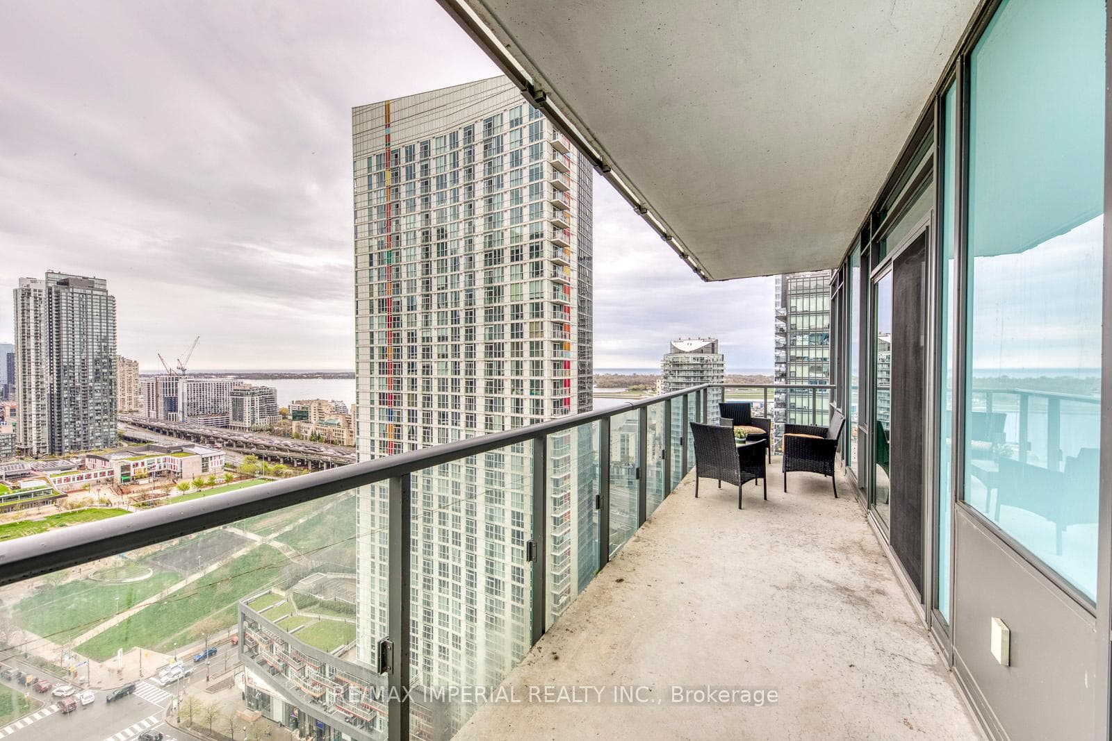 170 Fort York Boulevard Unit 2409 photo 29