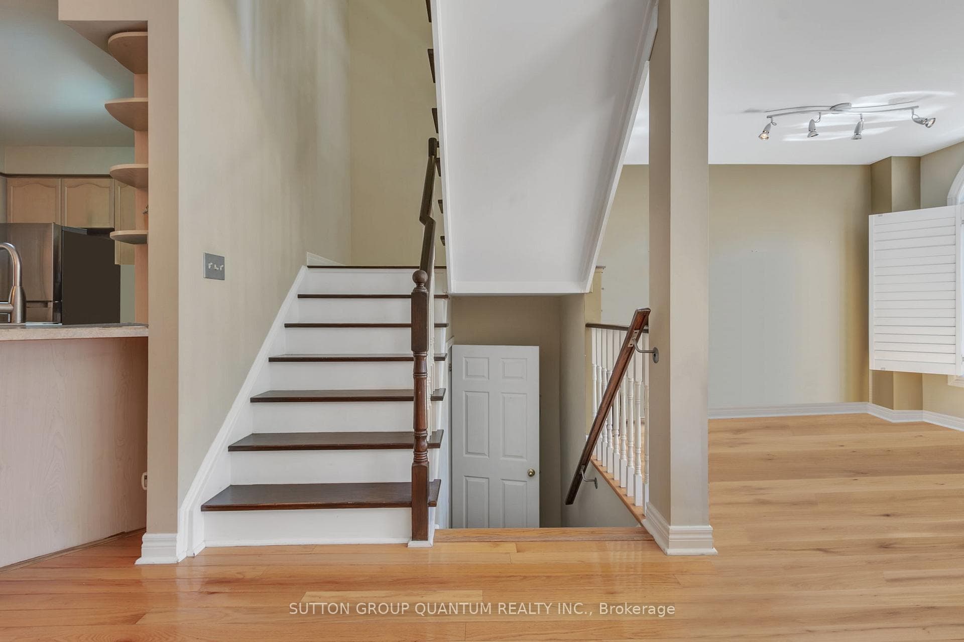 2250 ROCKINGHAM Drive Unit 43 photo 21