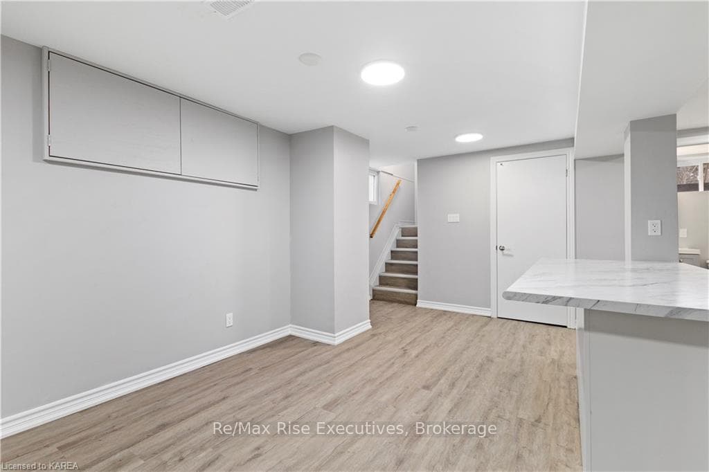 156 RICHARD Street Unit 2 photo 9
