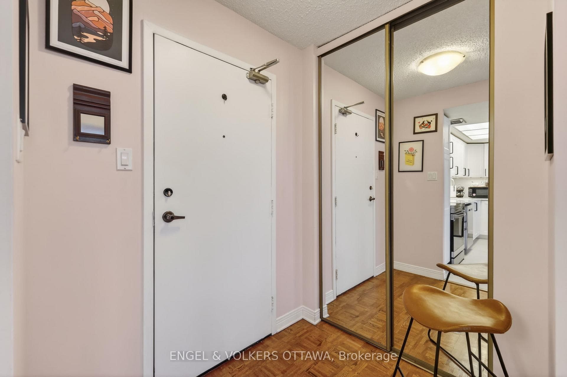 530 Laurier Avenue Unit PH5 photo 2