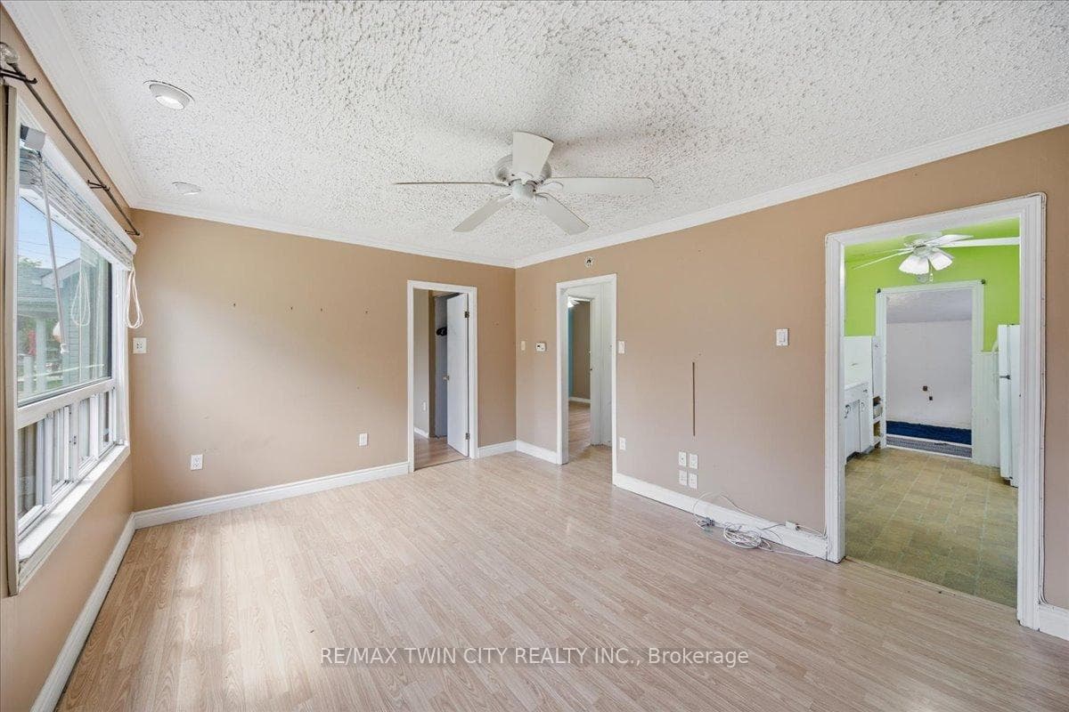 121 Wilkes Street photo 5