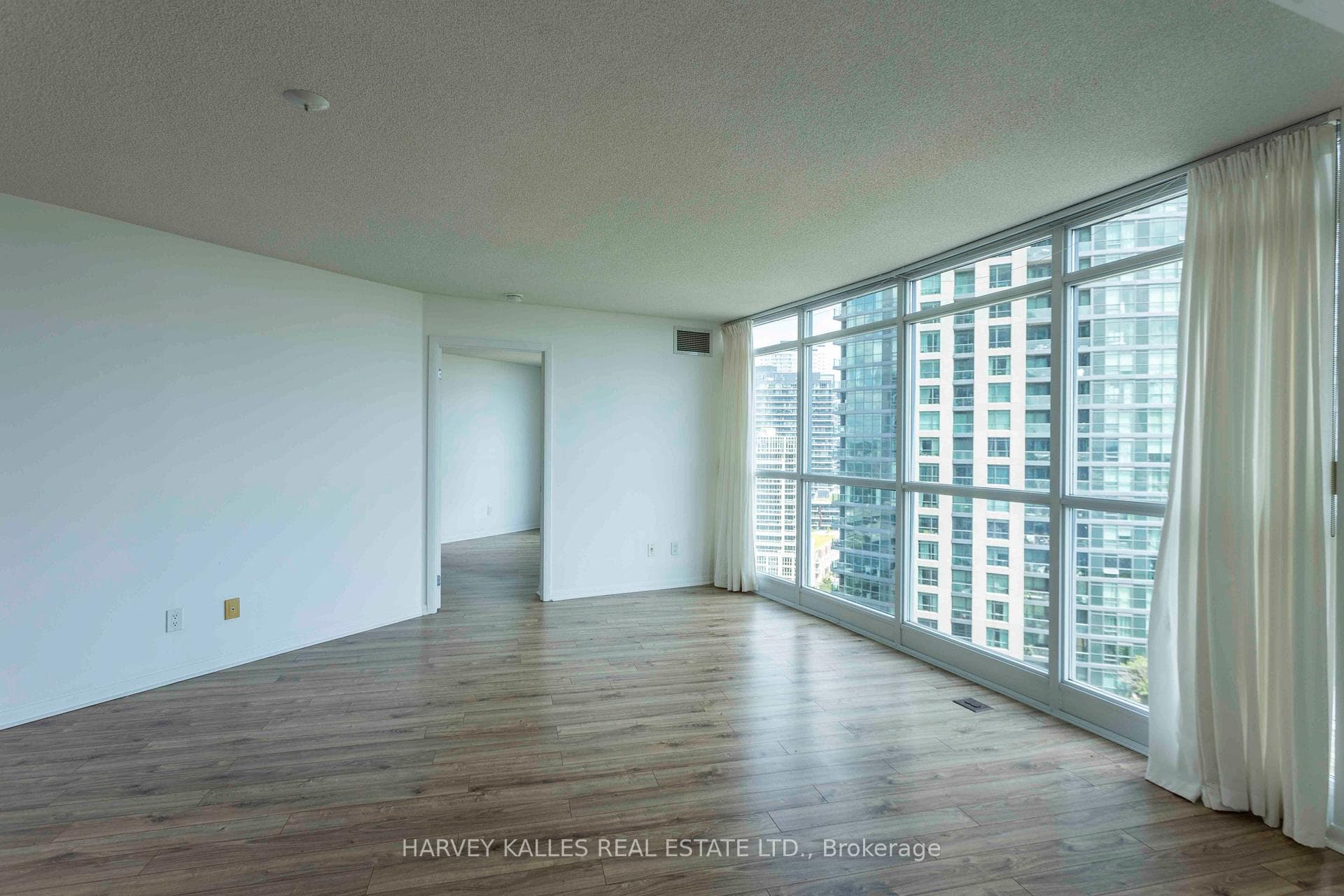 219 Fort York Boulevard Unit 1608 photo 11