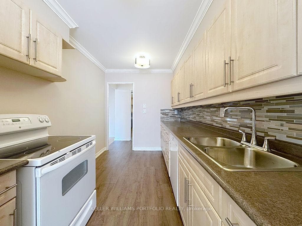 44 Longbourne Drive Unit 404 photo 5