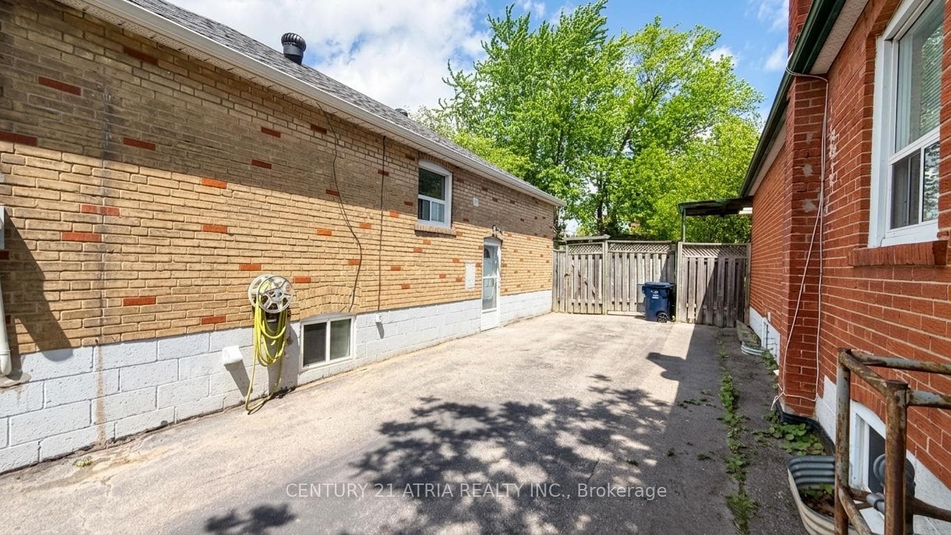115 Ellington Drive photo 21